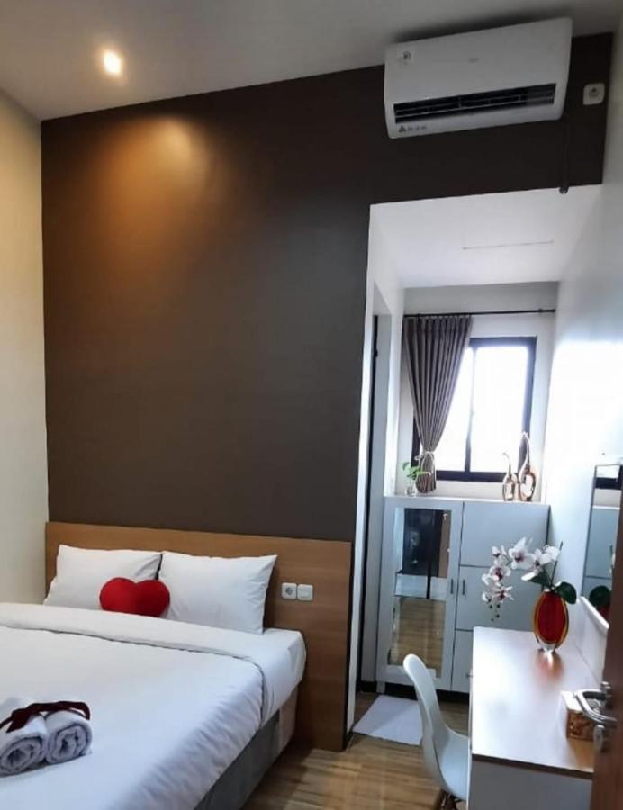 Phoenix Guest House Surabaya Exterior foto