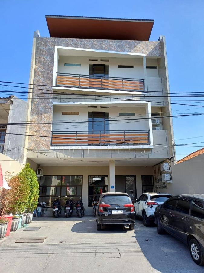 Phoenix Guest House Surabaya Exterior foto
